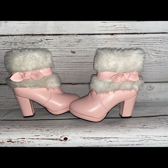Pink boots with the fur! - Picture 6 of 7